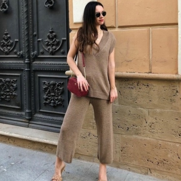 Zara Pants - Zara Linen Blend Tan Knit Flared Cropped Pants PERFECT FOR SUMMER!